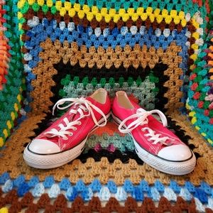 Red low top converse mens sz10 womens sz12